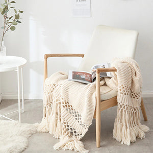 white knitted  throw blanket
