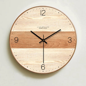 Preprosta lesena stenska ura